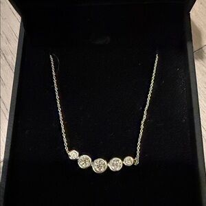 Roberto Coin 18 kt white gold Necklace with (5) Diamonds